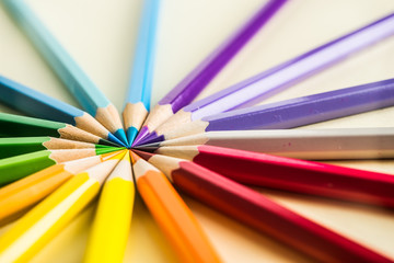 Naklejka premium Business concept - Top view of color pencil circle on yellow paper background, teamwork, united and communication concept
