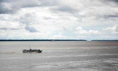 Boats and Guajará bay