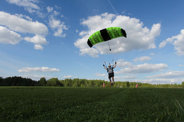 Skydiving high speed swoop landing