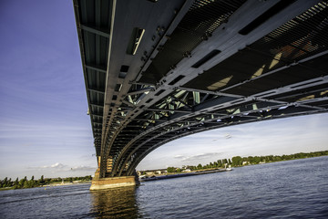 Brücke über den Rhein in Mainz 