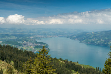 Fototapeta premium Blick auf Thunersee, Spiez und Thun