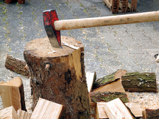 Holz hacken Spalthammer Beil Axt
