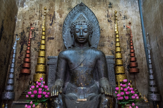 Old Buddha image at Wat Na Pha Meru in Ayutthaya, thailand