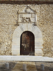 Puerta antigua de entrada a la universidad de Girona 
