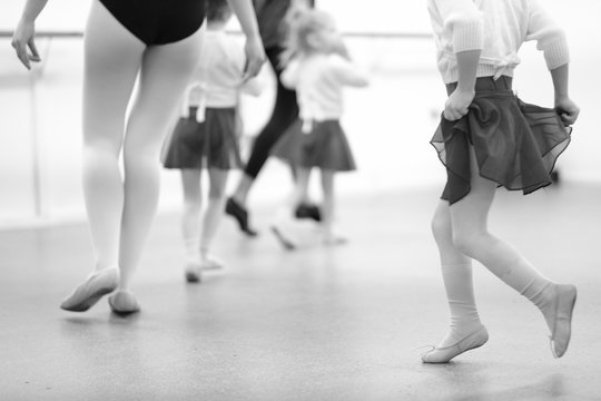 Little children are engaged in a dance studio with a choreographer.