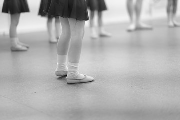 Obraz premium Little children at a rehearsal in a dance studio.
