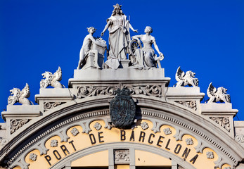 Obraz premium Port Authority Building Statues Barcelona Spain