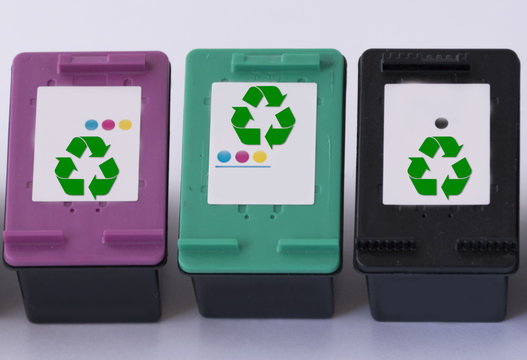Tinta de impresora.
Cartuchos de tinta reciclados para impresoras.