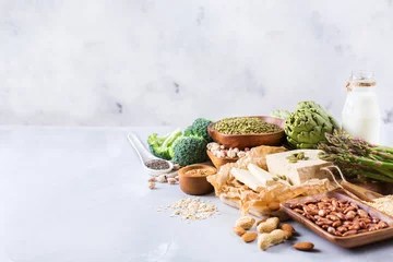 Abwaschbare Fototapete Auswahl an gesunden veganen Proteinquellen und Bodybuilding-Lebensmitteln © aamulya