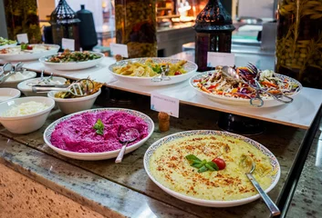 Crédence de cuisine en verre imprimé Buffet, Bar Dubai. Eté 2016. Petit déjeuner à l& 39 hôtel . Buffet de petit déjeuner. Arrangement de restauration buffet sur table.