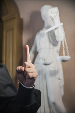 the judge's hand with a raised thumb as a sign of attention