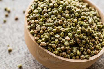 Raw Organic Dried Thyme in wooden bowl / Dag kekigi