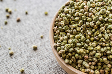 Raw Organic Dried Thyme in wooden bowl / Dag kekigi