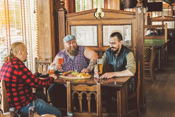 Fototapeta na wymiar Men eating and drinking in a restaurant