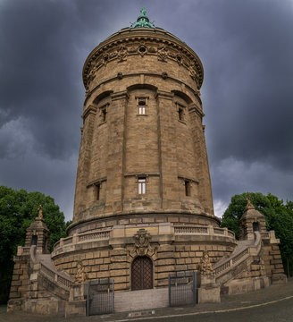 Wasserturm Mannheim zur blauen Stunde