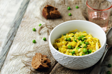 Spicy cabbage with green peas