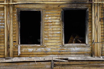 Obraz na płótnie Canvas Black windows of a burnt house