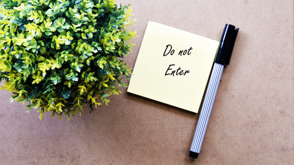 Green tree, sticky note with text do not enter