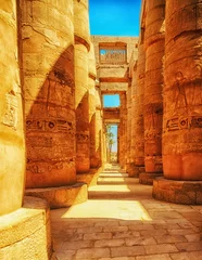 Papier Peint photo Lavable Egypte Grande salle hypostyle des temples de Louxor (ancienne Thèbes). Colonnes du temple de Louxor à Louxor, Egypte