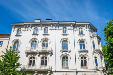 Fototapeta na wymiar historisches Altbauhaus, hochwertige Fassade