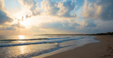 Obraz premium Sunset over sea