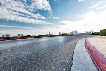 Fototapeta premium empty road with cityscape of modern city