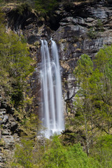 Obraz premium beautiful waterfall in sunlight with trees and rocks