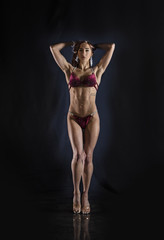 Obraz premium Piękna wysportowana dziewczyna