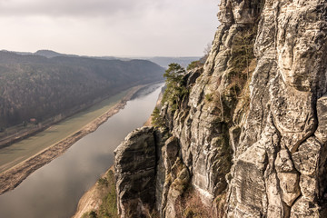 Blick auf die Elbe an der Basteibrücke