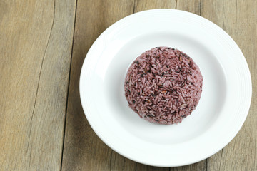 Organic Rice berry in white dish.