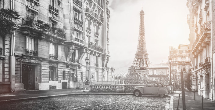 Fototapeta The eifel tower in Paris from a tiny street