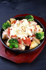 チキンとポテトのチーズ焼き