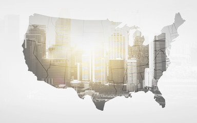 map of united states of america over city - obrazy, fototapety, plakaty