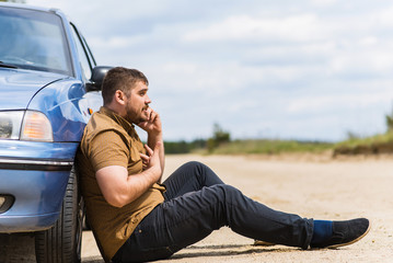 Nervous driver calls to the help desk by phone