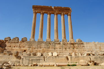 Temple of Jupiter at Baalbek, Lebanon
 - obrazy, fototapety, plakaty