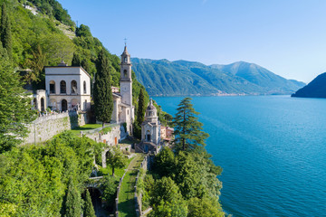 Brienno - Lago di Como (IT) - Chiesa della Madonna - Vista aerea panoramica  - obrazy, fototapety, plakaty