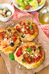 Mini pizzas with thick crust with tomato and feta cheese