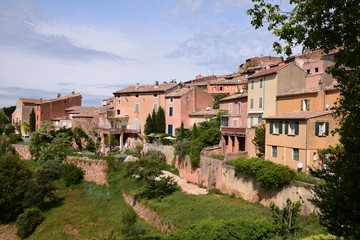 Fototapeta na wymiar Roussillon dans le Lubéron