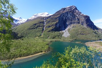 The ice-cold water from the glacier in Loen makes the water green.