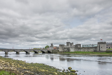 Fototapeta premium King Johns Castle in Limerick