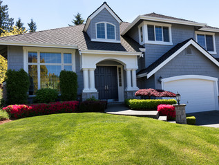 Well maintain front lawn of clean home during spring season