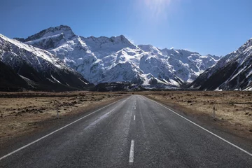 Photo sur Plexiglas Aoraki/Mount Cook Landscape of road with mountains in south island of New Zealand