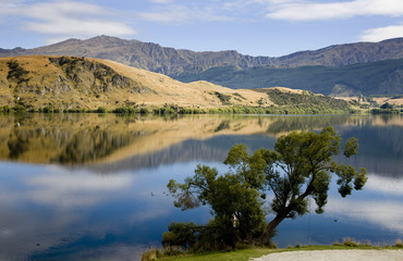 Fototapeta na wymiar Lake Hayes New Zealand