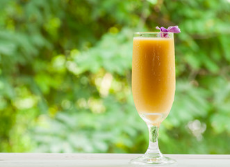 Mango smoothie