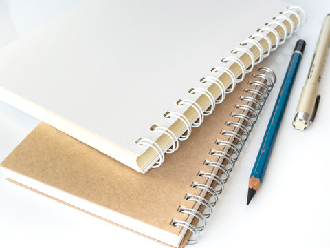 The spiral notebook with pencil and pen