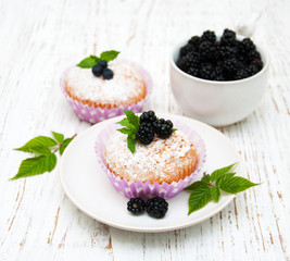 muffins with blackberry