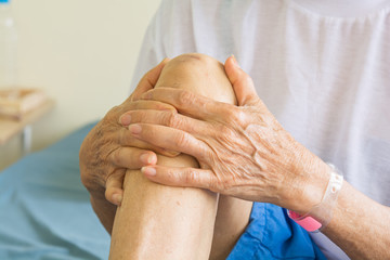 Knee pain in old women