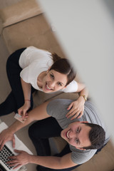 Obraz na płótnie Canvas happy young couple buying online