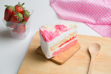 strawberry cake and white chocolate