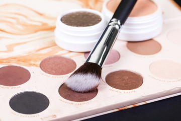 Eye shadow palette in natural colours and makeup brushes
